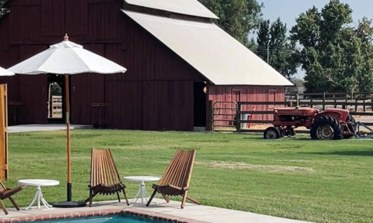 Merced County House | Historic Ranch Retreat. Pool, Pizza Oven & Privacy