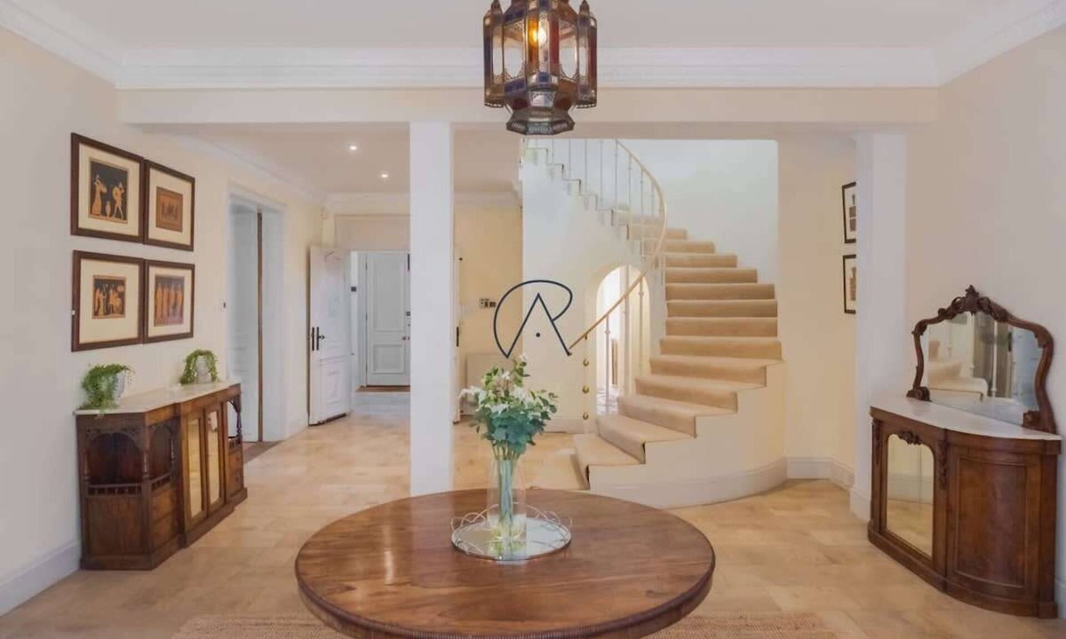 Windsor House | Historic River View Home in Windsor - By Tempstay