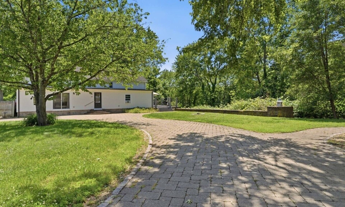 Silver Lane House | Historic Riverside Retreat/Keeney Cove Views
