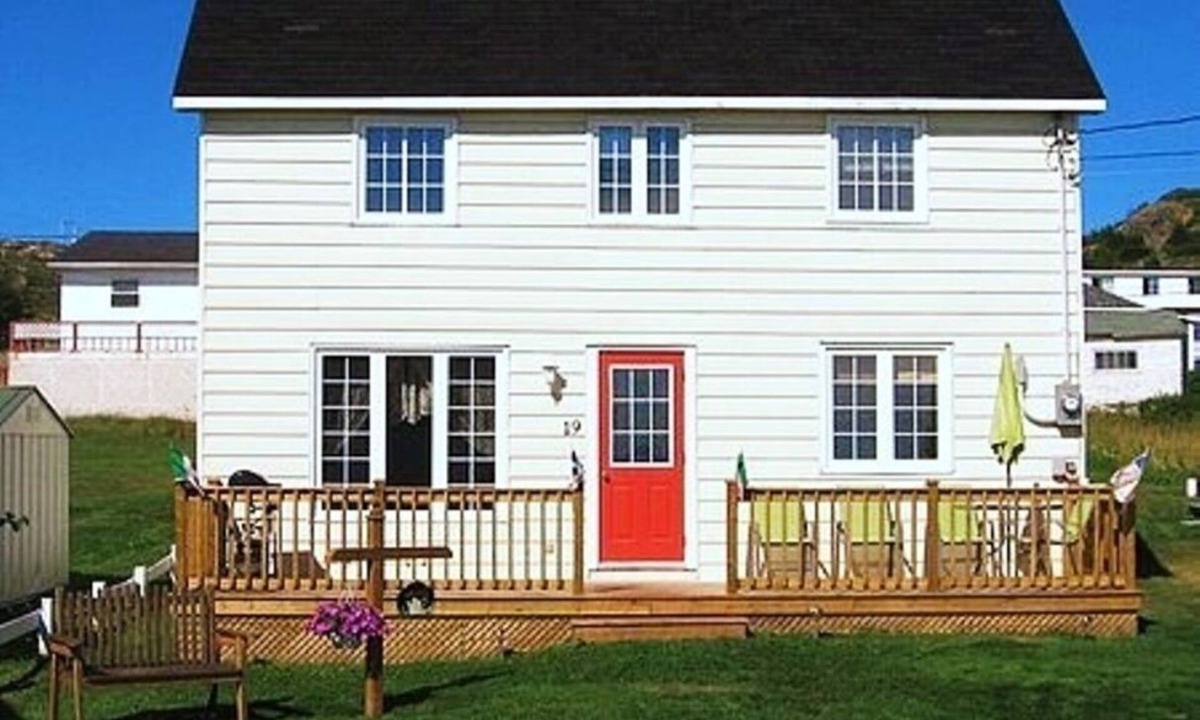 Fogo House | Historic Saltbox House overlooking the ocean.