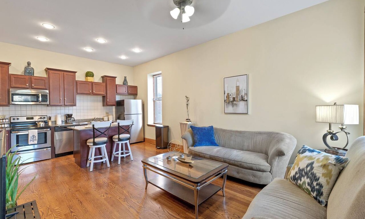 Shaw Apartment | Historic Shaw Getaway by MISSOURI BOTANICAL GARDENS, ZOO, Forest Park, The GROVE