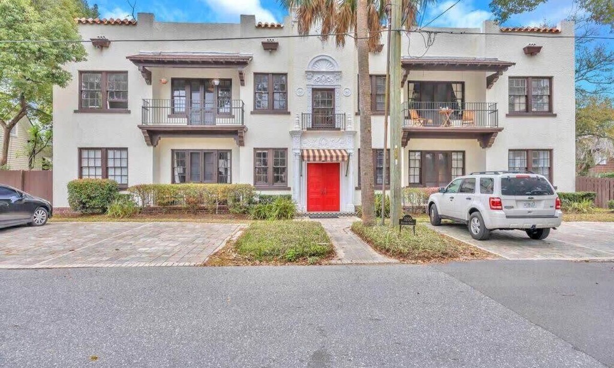 Riverside Apartment | Historic SidexSide Apt-Blocks from Shoppes of Avon