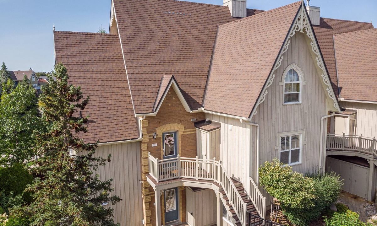 The Blue Mountains House | Historic Snowbridge Townhomes