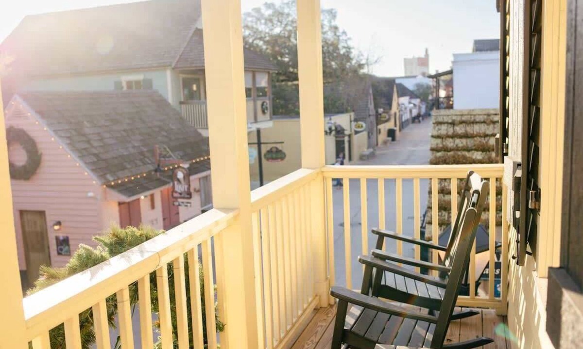 St. Augustine Historic District Apartment | Historic St. Augustine Balcony Suite with Parking