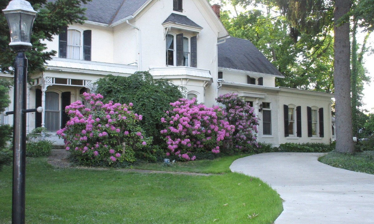 Granger House | Historic, updated w/2 Ensuites! 7 real beds