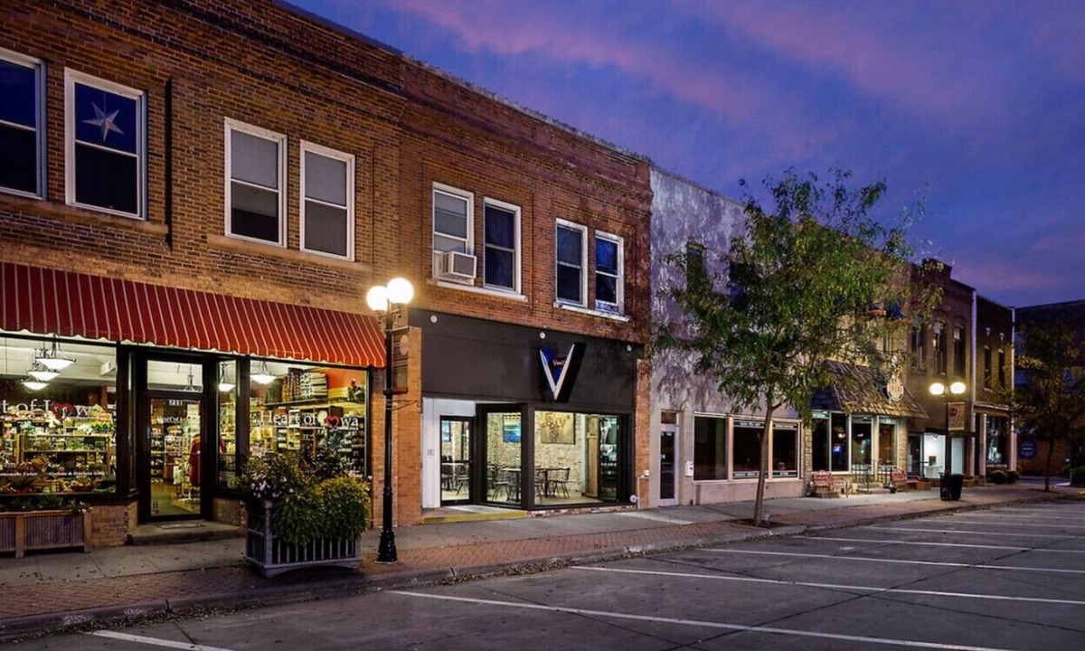 West Des Moines Apartment | Historic Valley Junction Loft