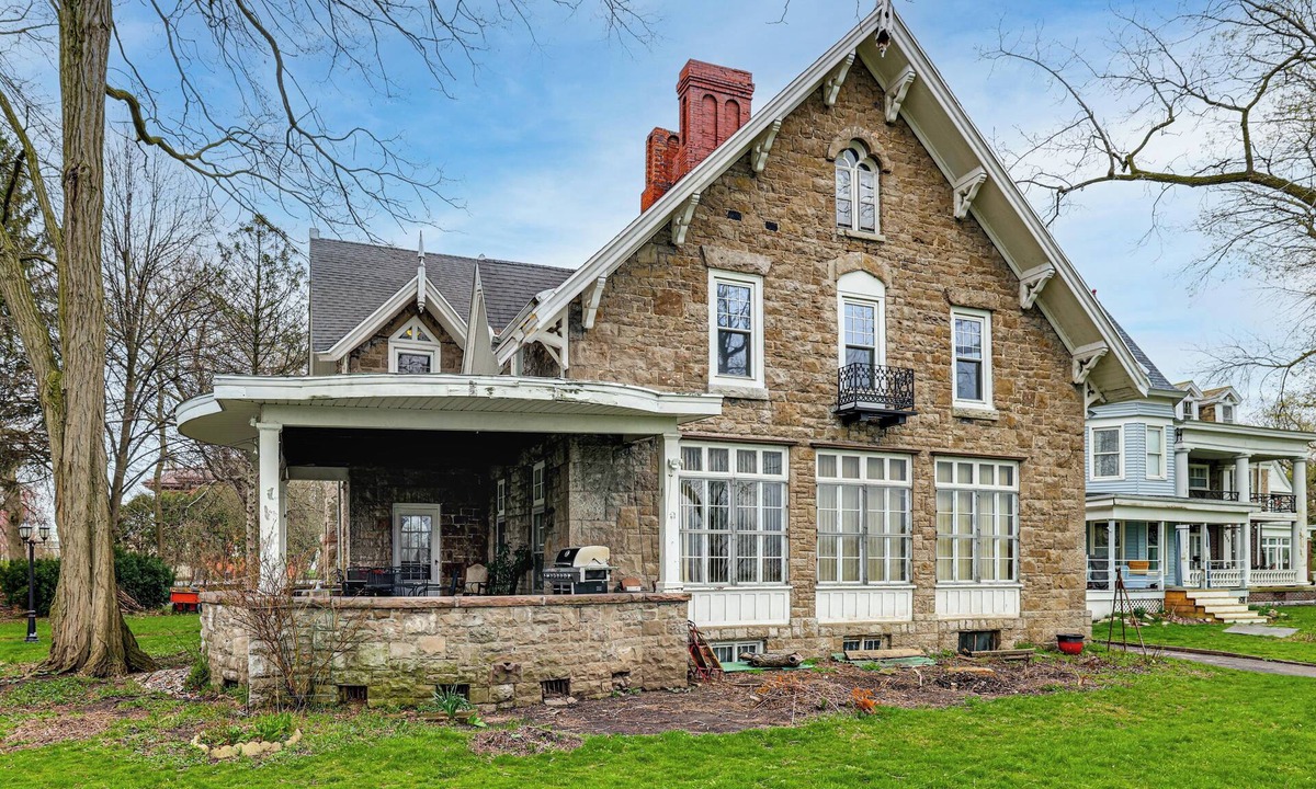 Downtown Niagara Falls Cottage | Historic Victorian Cottage, 1 Mi to Niagara Falls