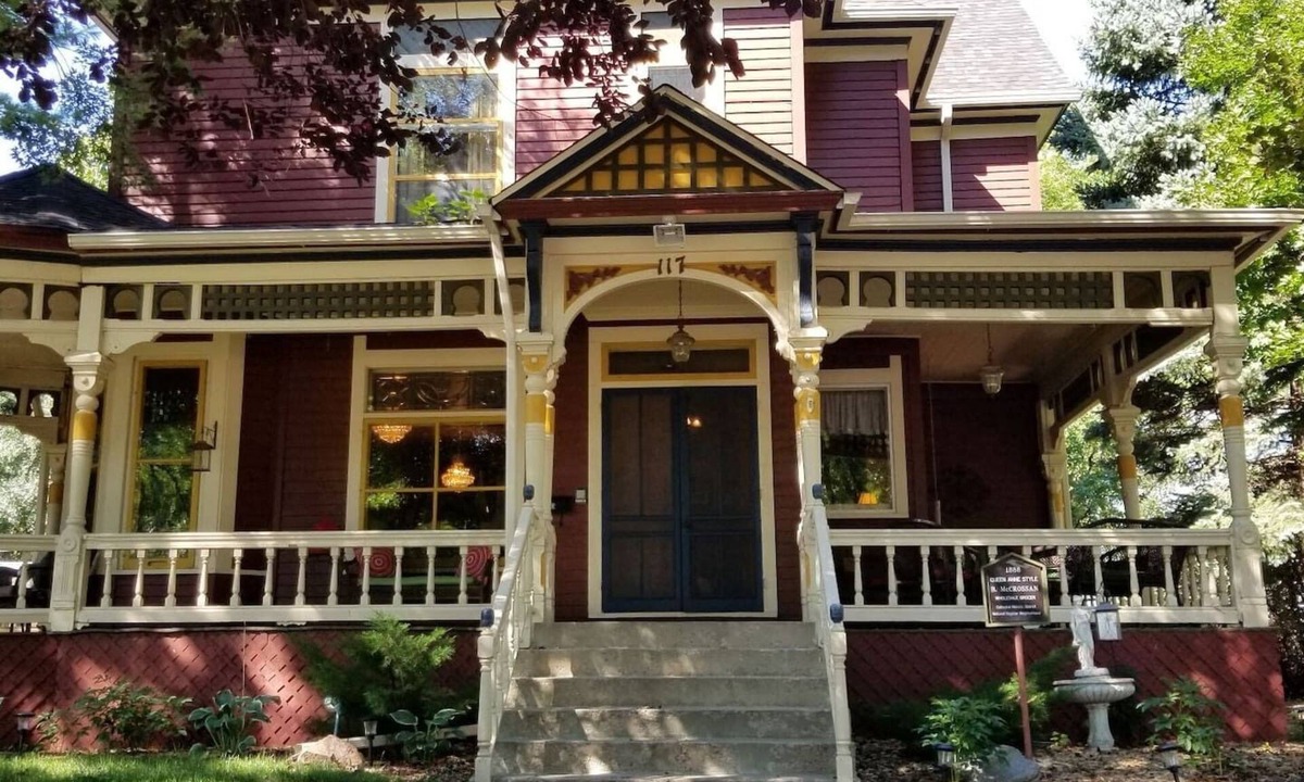 Downtown Bed & Breakfast | Historic Victorian Inn (1st/2nd Floors) 5bed 5bath