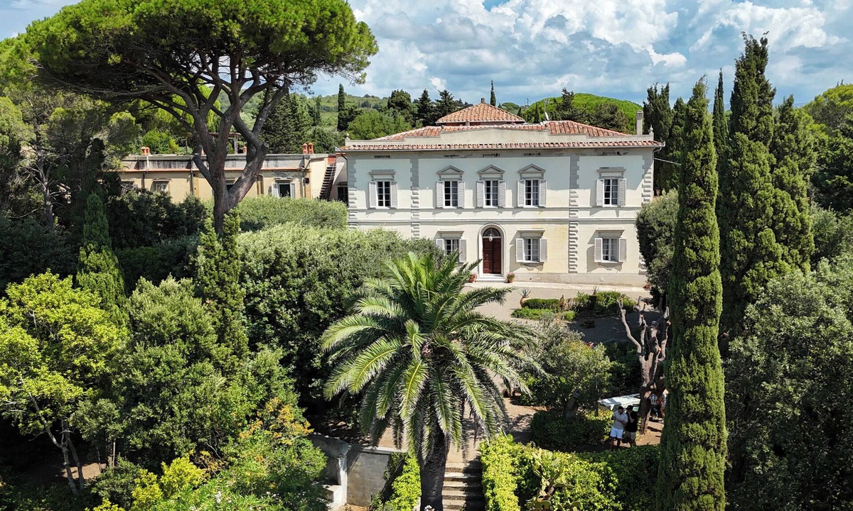 Castiglioncello Villa | Historic villa for 12 people. in Tuscany, 1 km to the sea with pool and park
