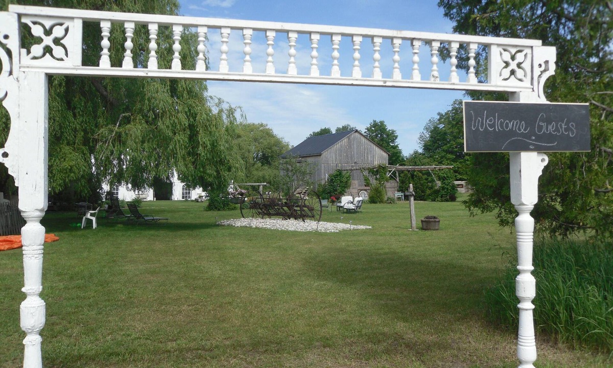 Southampton House | Historical and Private Estate, with Pickle Ball Court, Games Barn, minutes to SH