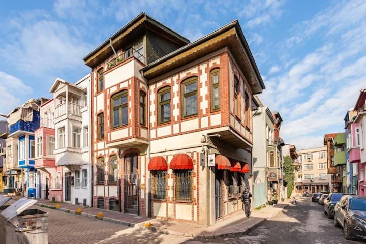 Istanbul City Center Apartment | Historical Greco-Ottoman Pavilion near Tram in Fatih