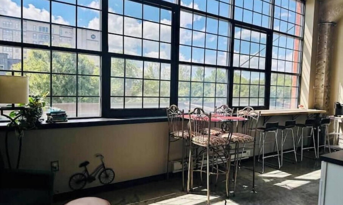 University Apartment | Historically Perserved Loft Close to Churchill Downs