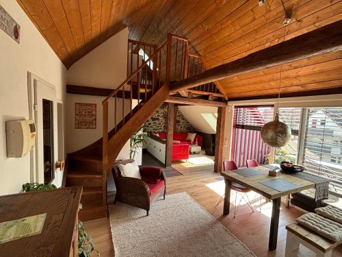 Lich Apartment | Historische Ferienwohnung mit Sauna und Dachterrasse