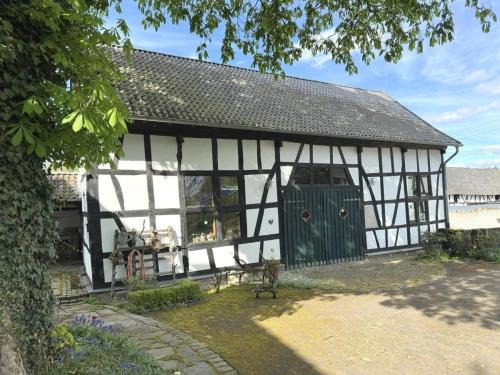 Uckerath Apartment | Historische Scheune mit Whirlpool