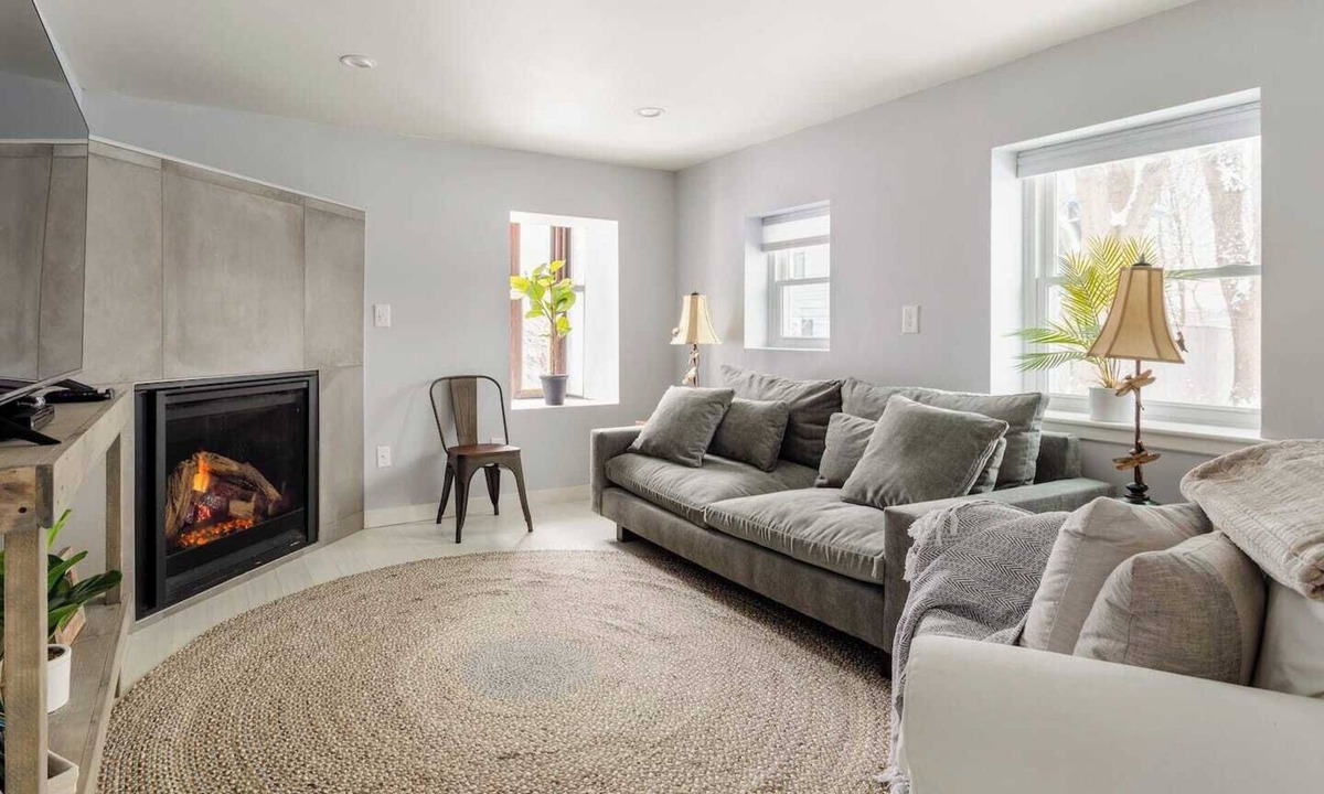 Malden Cottage | Hits Adjacent | Pet Friendly | Caraway Cottage