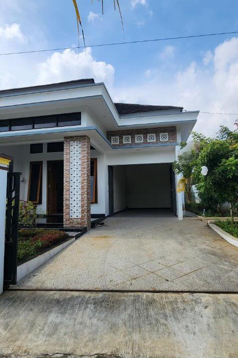 Pati Sub-District Villa | Hj Parmi Homestay Penginapan Murah di Kota Pati