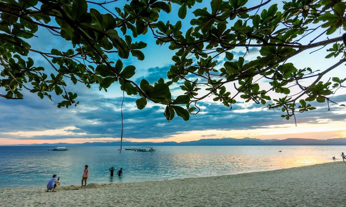 Moalboal Hotel | HK Beach Resort