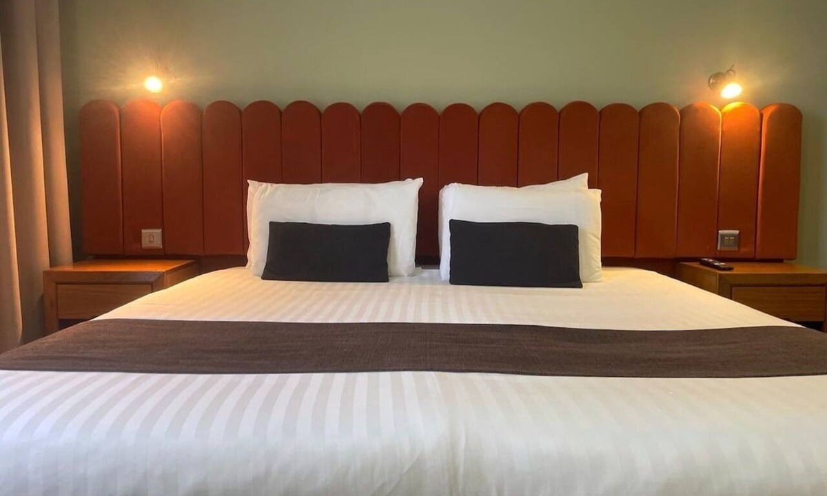 Newcastle-upon-Tyne Apartment | HNFC Stays -En-Suit with Parking