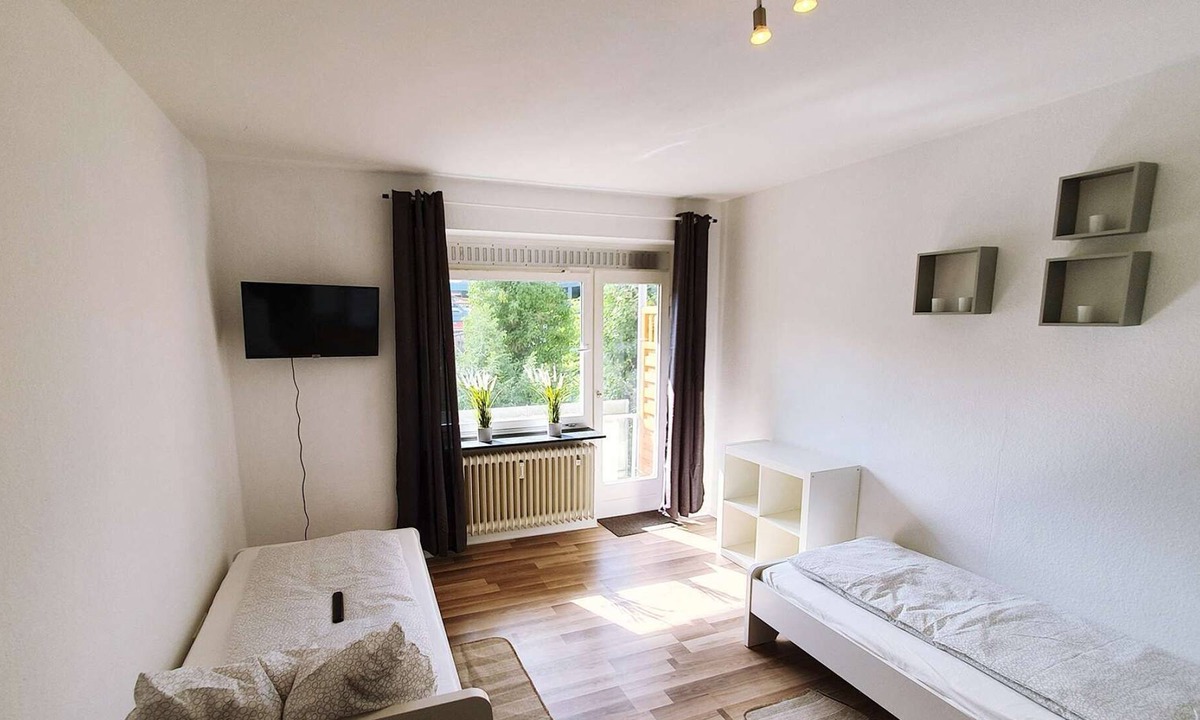 Celle Apartment | HÖ01 large apartment with dryer and washing machine