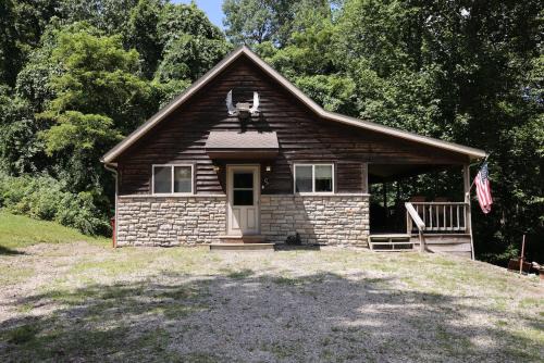 Nelsonville House | Hocking Hills Half Stoned Cabin in the Woods
