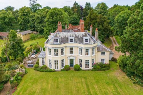 Hadleigh House | Holbecks House by Group Retreats