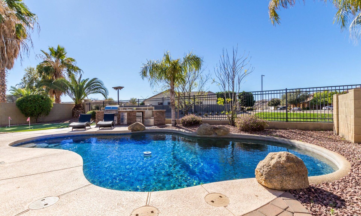 Palm Valley House | Hole in One with pool and putting green!