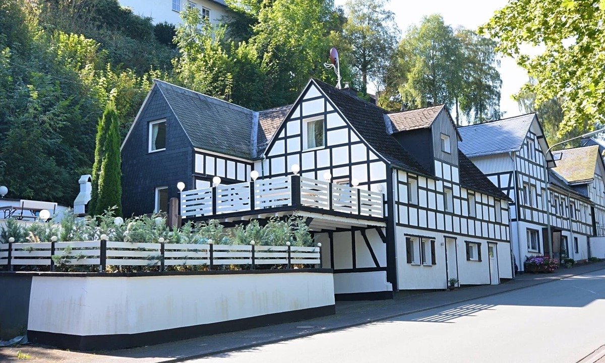 Oberkirchen Apartment | Holiday home in Schmallenberg near a ski resort