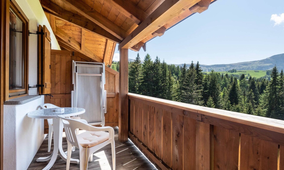 Compaccio Apartment | Holiday Apartment "Ferienparadies Sabina Föhre" in the Nature Park on the Seiser Alm