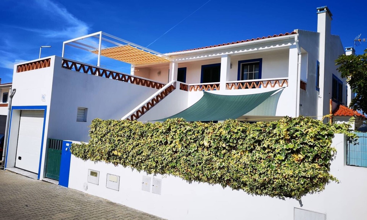 Santiago do Cacem House | Holiday home "Casa Lagoa Mar" next to the beach and lagoon, with private terrace and Wi-Fi