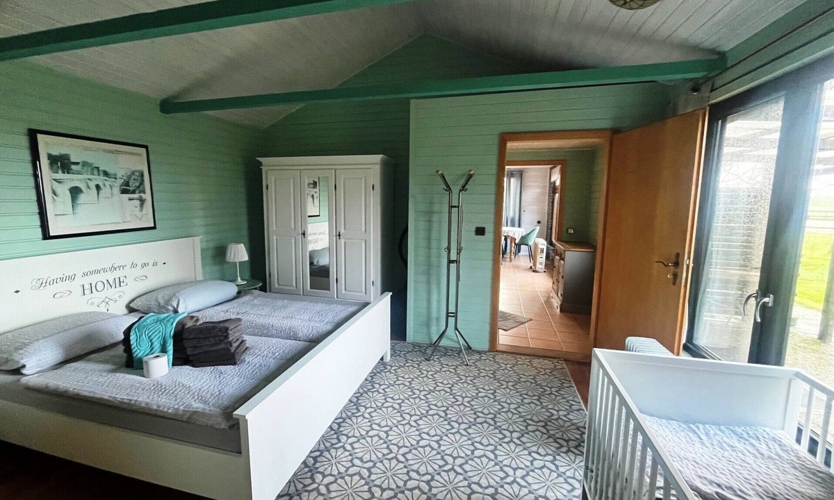 Wesselburenerkoog House | Holiday Apartment 'Holzhaus' with Private Terrace, Garden and Wi-Fi