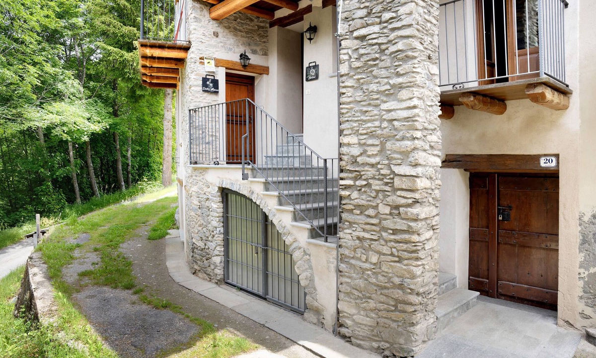 Prazzo Apartment | Holiday Apartment "Arnica Tano Di Grich" with Mountain View, Shared Terrace & 2 Balconies