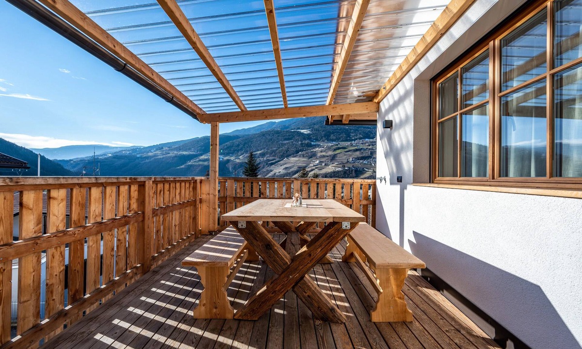 Bressanone Apartment | Holiday Apartment "Binderhof Apt Obm" with Mountain View, Private Terrace and Wi-Fi