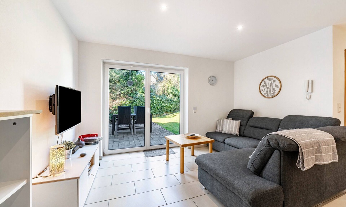 Hambuch Apartment | Holiday Apartment 'Eifel im Herzen' with Private Terrace, Garden & Wi-Fi