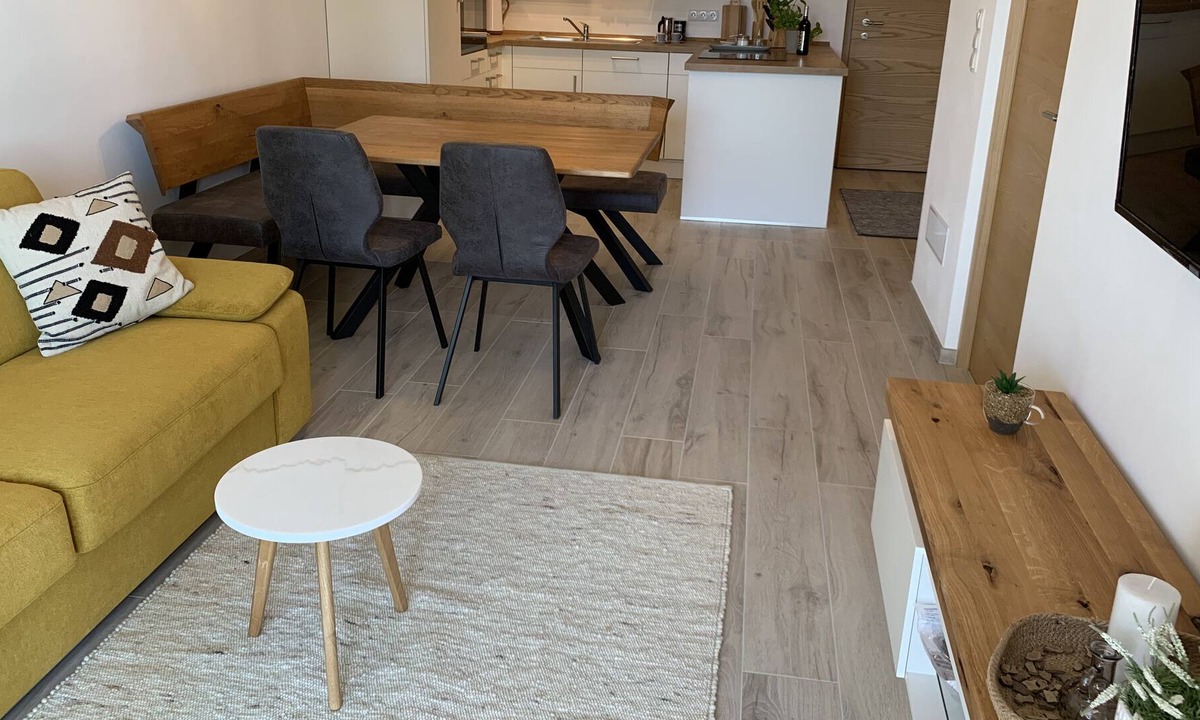 Avelengo Apartment | Holiday apartment Etsch MOUNTAIN & VIEW
