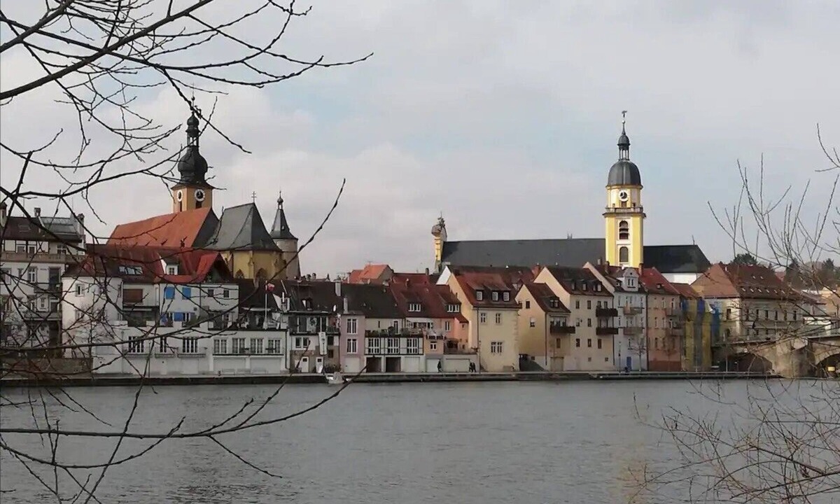 Kitzingen Apartment | Holiday Apartment 'Gartenland Gela' with Private Terrace, Shared Garden and Wi-Fi