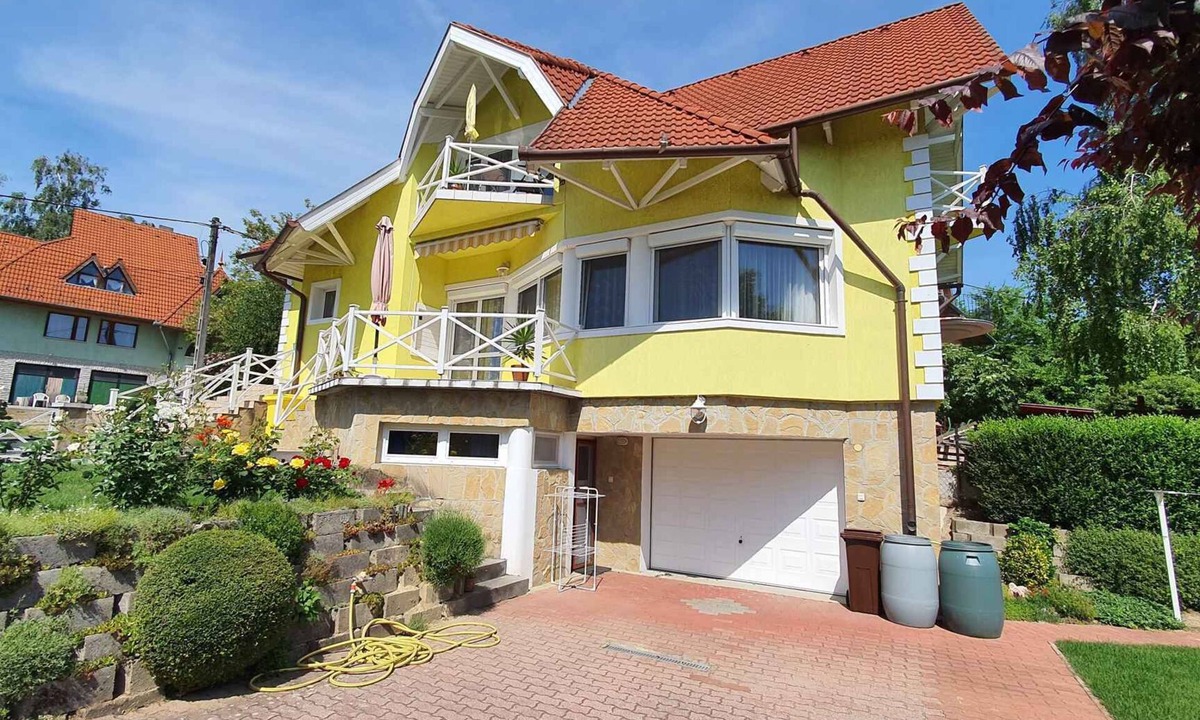 Fonyod Apartment | Holiday apartment in a quiet location with garden