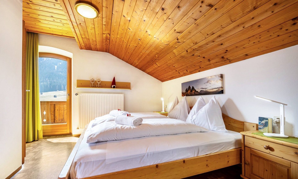 Sesto Apartment | Holiday Apartment "Manuel's App Watschinger Alpenrose" with Mountain View, Balcony & Wi-Fi