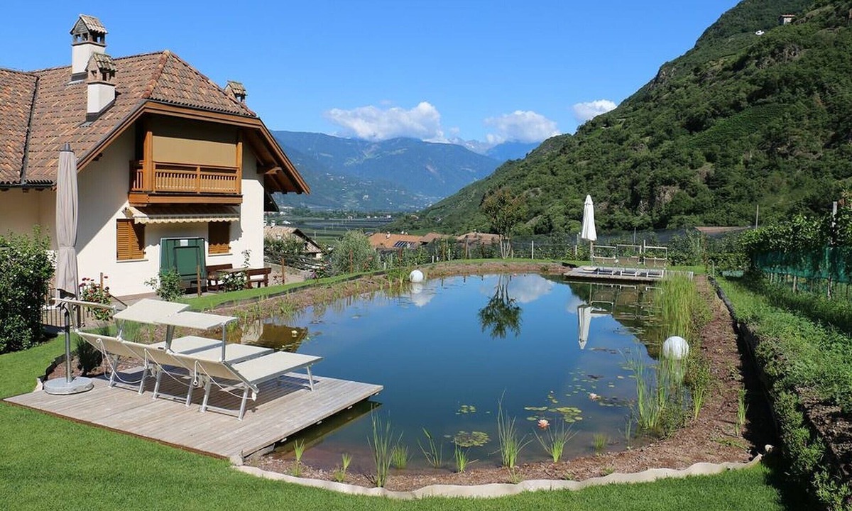 Terlano Apartment | Holiday Apartment "Rosengartnerhof Maultasch" with Mountain View, Shared Pool & Wi-Fi