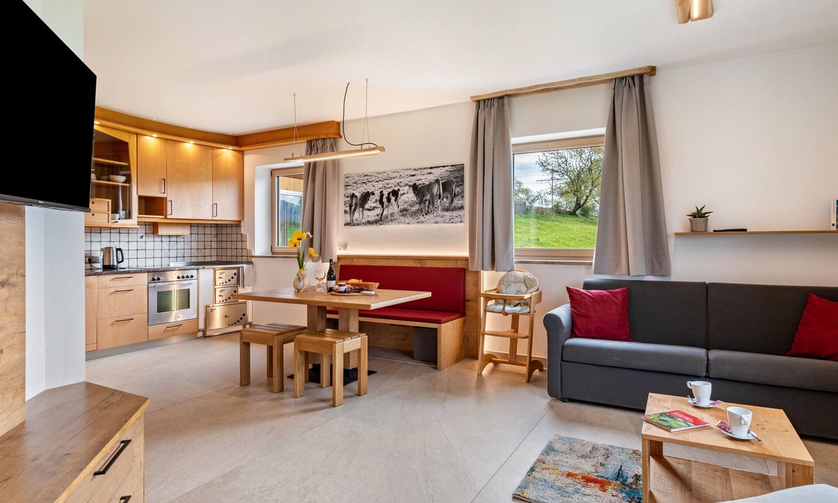Collalbo Apartment | Holiday Apartment Schlern Bio Schrofhof with Mountain View, Private Terrace and Wi-Fi