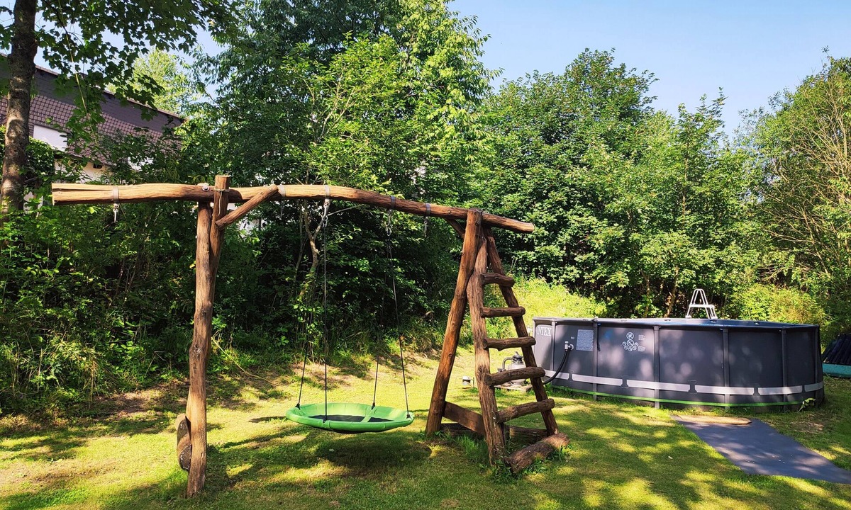 Hallenberg Apartment | Holiday Apartment 'Sauerland Alm Winterberg' with Private Pool, Private Terrace and Wi-Fi