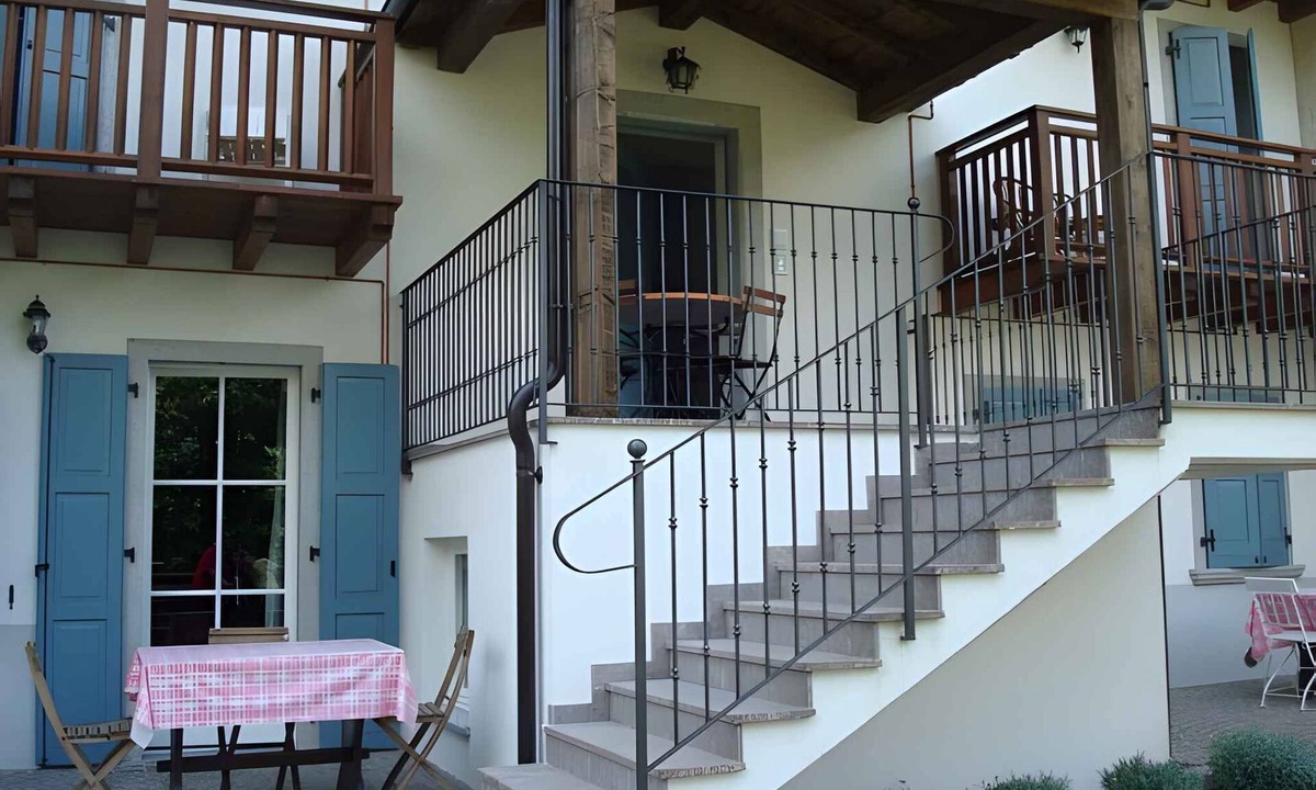 Locca Apartment | Holiday apartment with balcony and mountain view