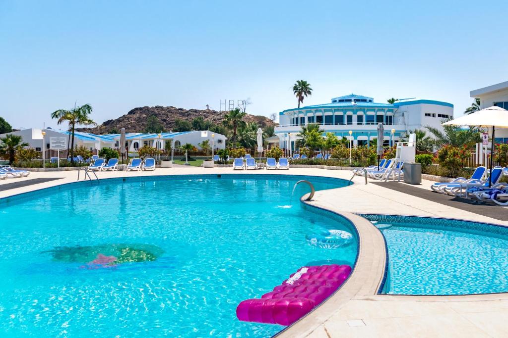 Al Kubus Hotel | Holiday Beach Resort