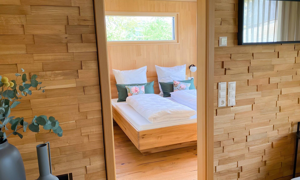 Kressbronn House | Holiday Home 'Eins' with Shared Terrace, Shared Garden and Wi-Fi