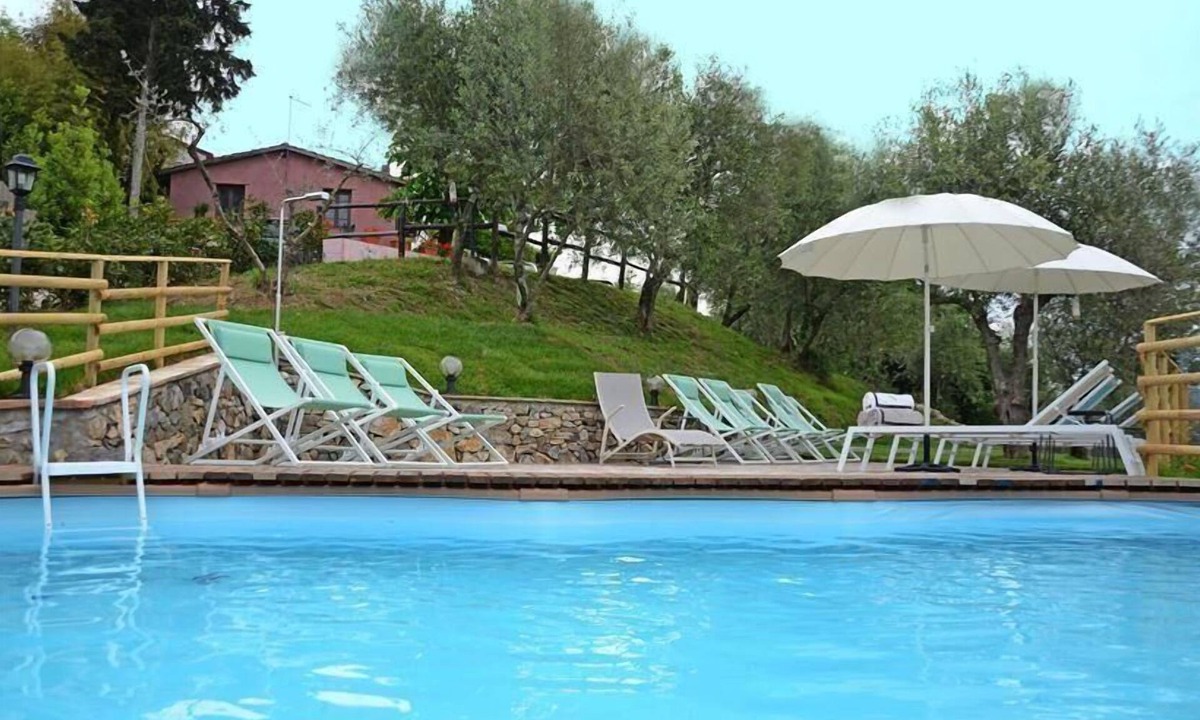 Massarosa House | holiday flat 'Dependance Gina' with pool