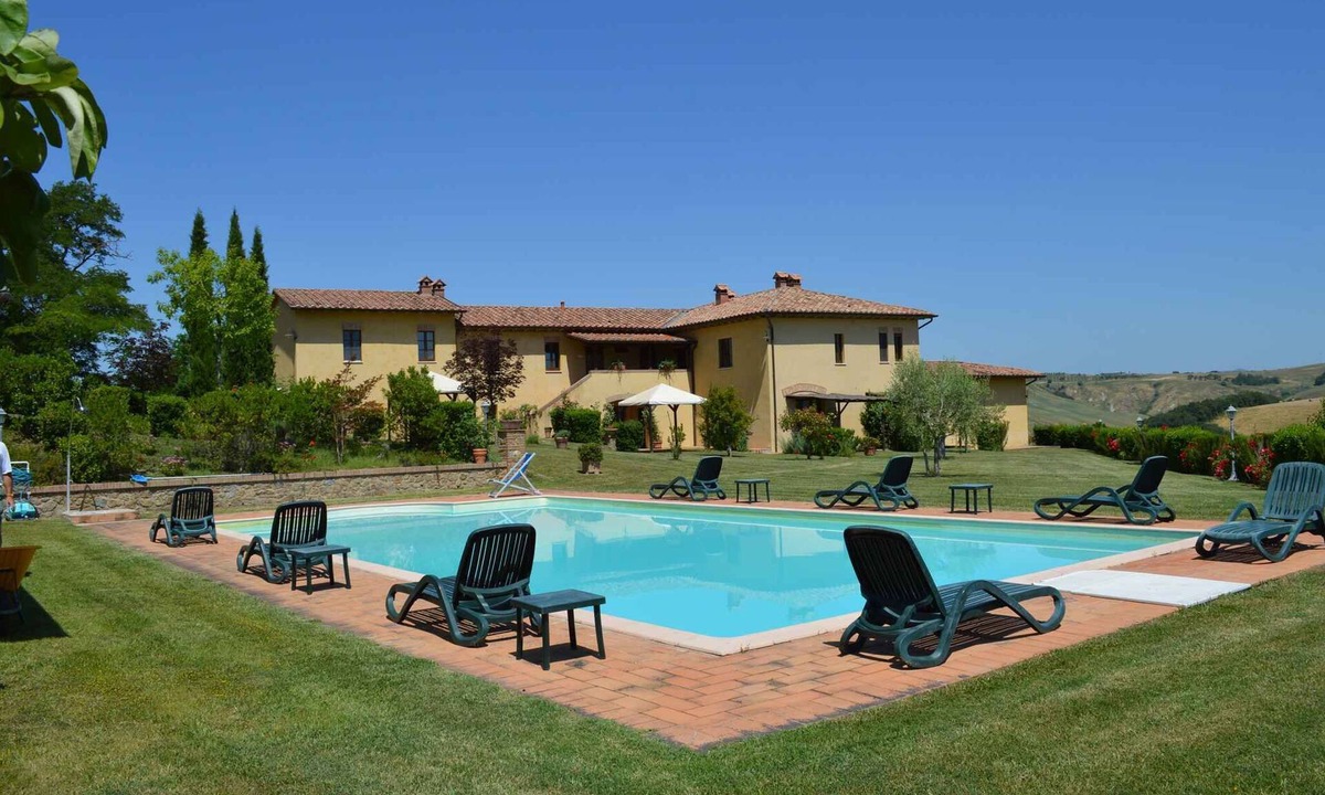 Asciano Apartment | Holiday flat with pool and valley view