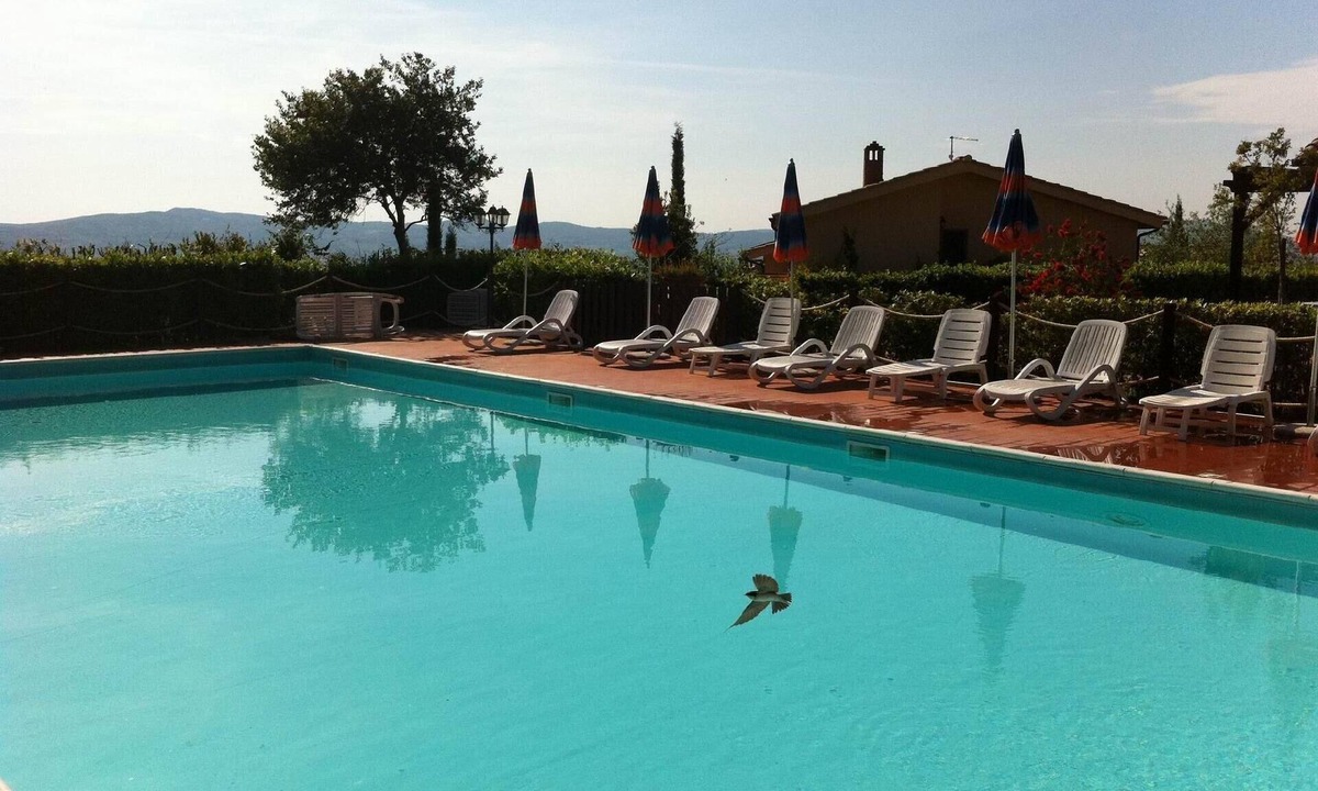 Pomaia Apartment | Holiday flat with shared pool