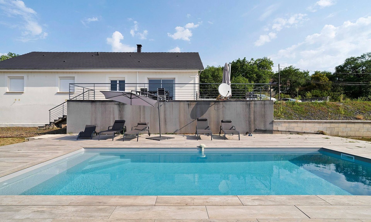 Saint-Cernin-de-Larche House | Holiday Home Alfaro with Private Pool