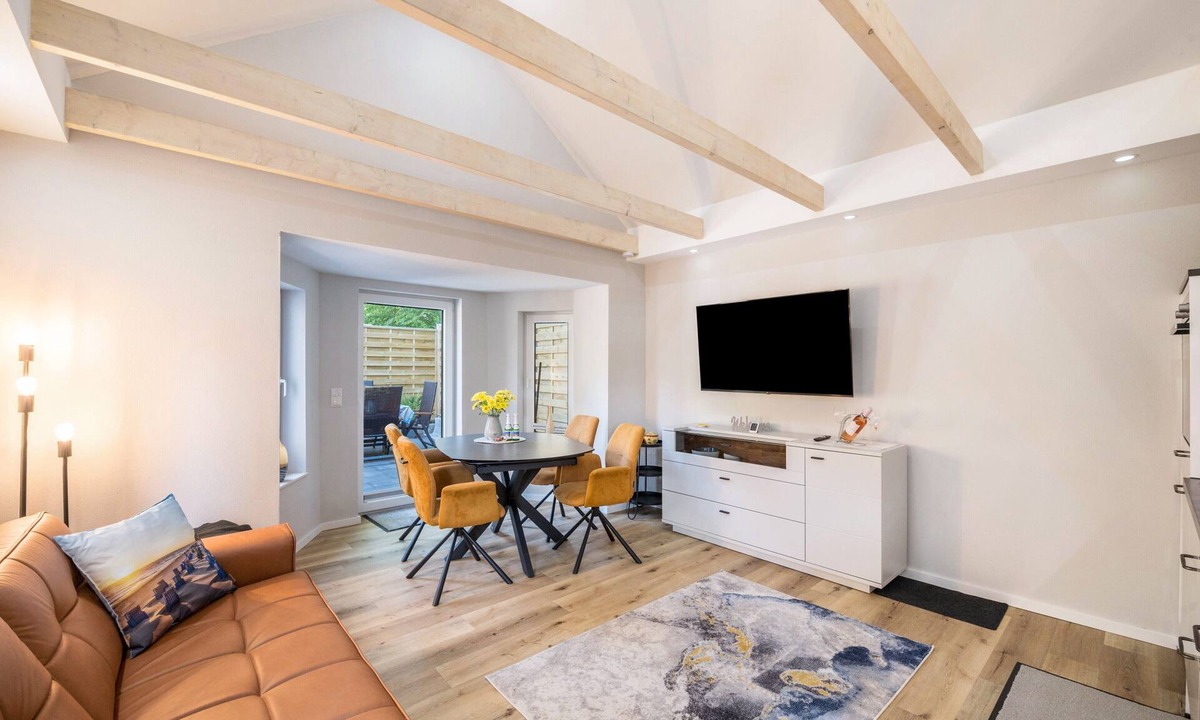 Boltenhagen House | Holiday Home 'Ostseeoase' with Private Terrace, Shared Garden and Wi-Fi