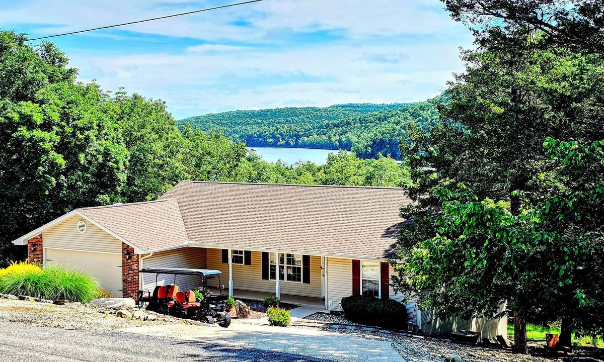 Holiday Island House | Holiday Haven On The Island! Sleeps 12! Fire pit! 6-Seater Golf Cart Included!
