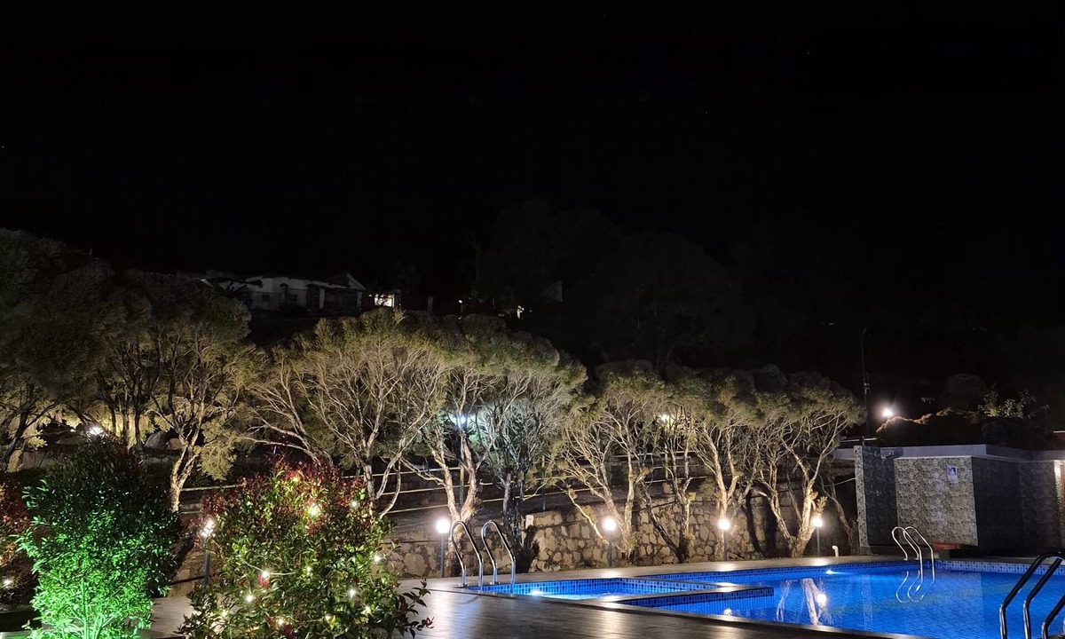 Chinnakanal Hotel | Holiday Heaven Munnar